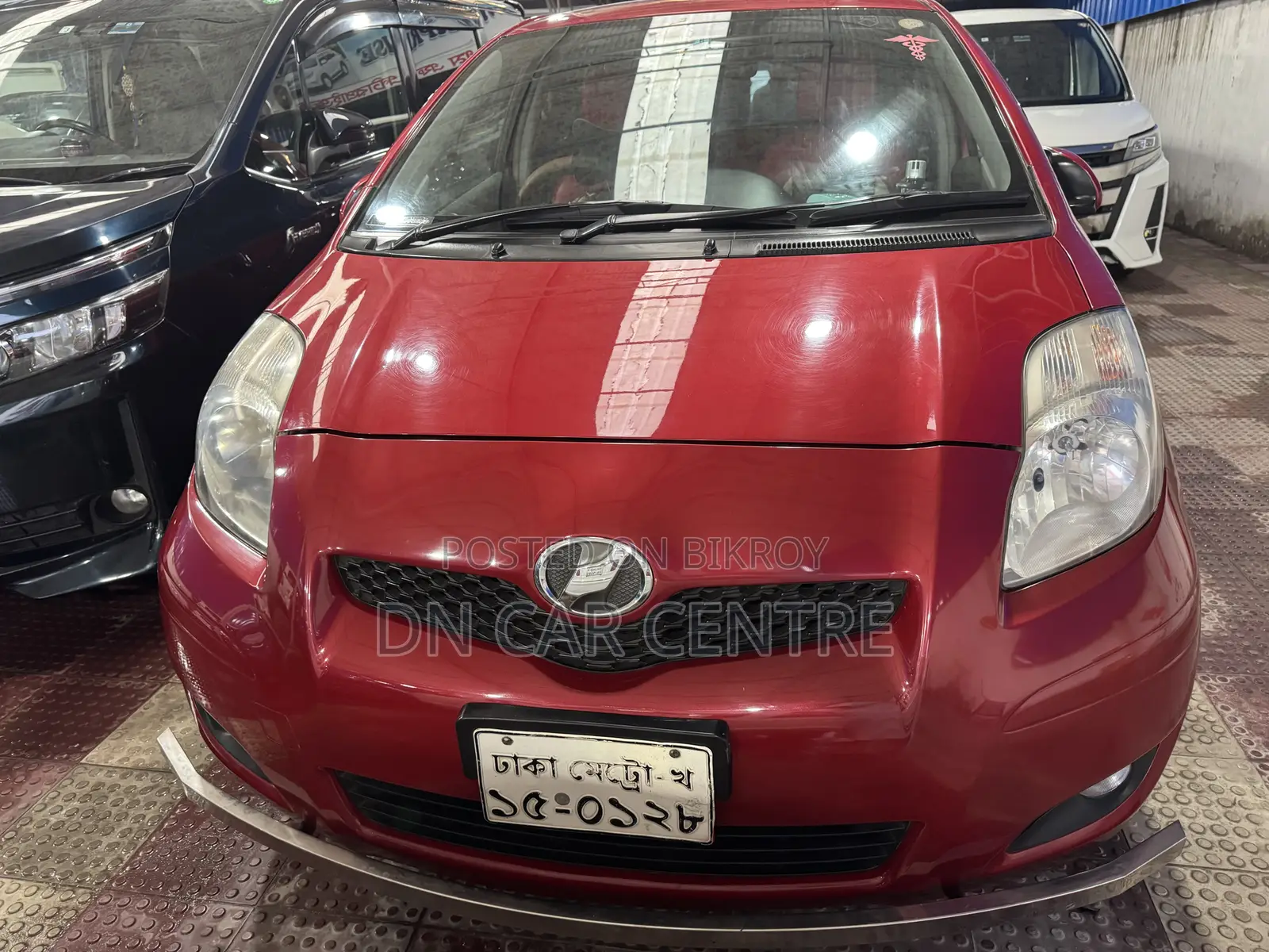 Toyota Vitz 1.3 AWD 5-door 2010 Red