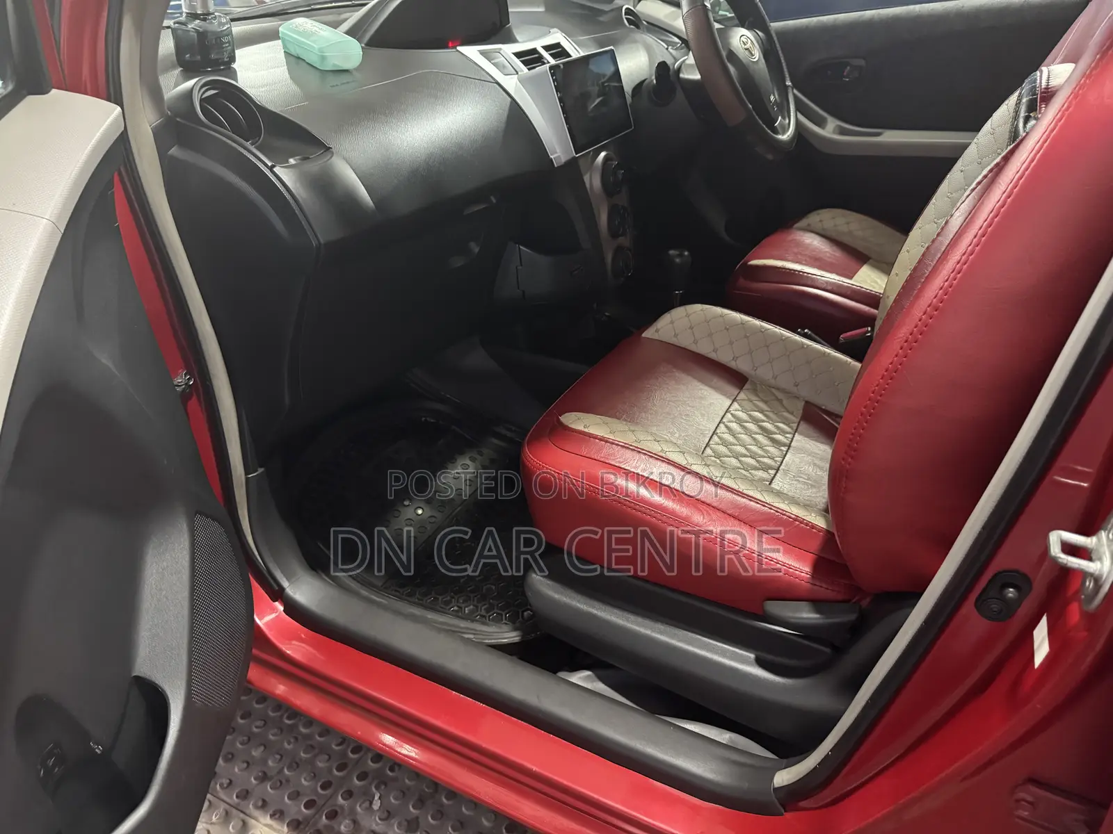 Toyota Vitz 1.3 AWD 5-door 2010 Red
