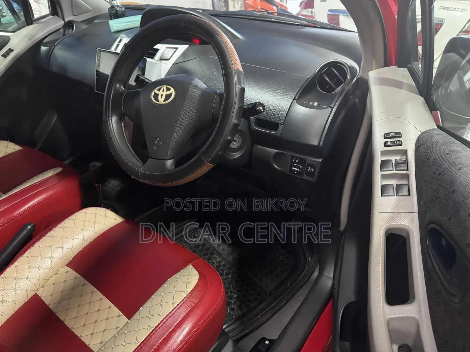Toyota Vitz 1.3 AWD 5-door 2010 Red