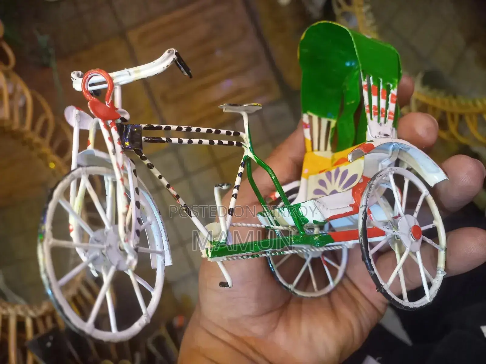 Riksha Metal Body Showpiece