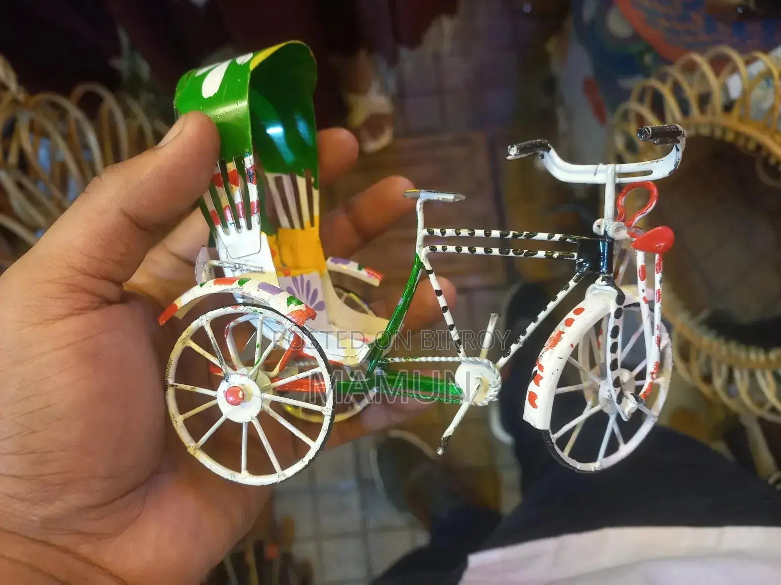Riksha Metal Body Showpiece