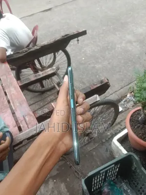 রিয়েলমি ১০ ১২৮ জিবি নীল