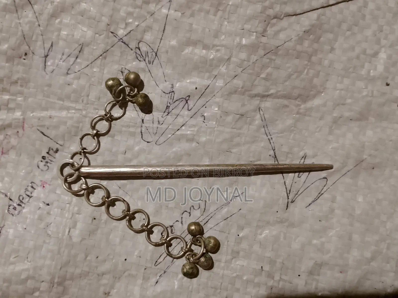 An old silver hair pin will be sold.