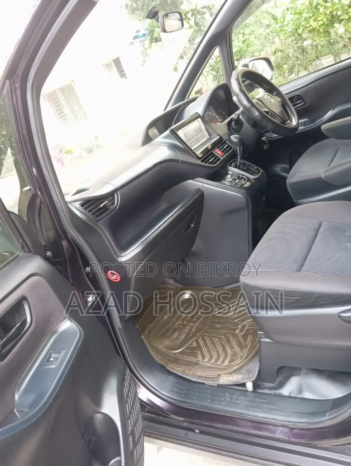 Toyota Noah 2.0 FWD (8 Seater) 2014 Purple