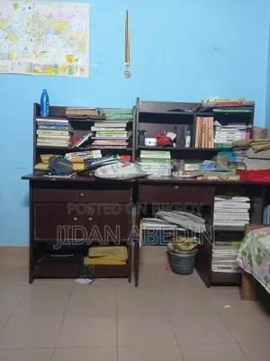 এখানে ২টি পড়ার টেবিল আছে
