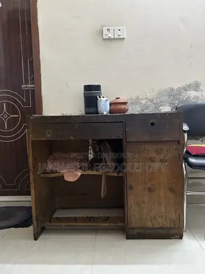 রিডিং টেবিল