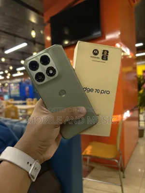 মটোরোলা এজ ৭০ আল্ট্রা ৫জি ২৫৬ জিবি গ্রিন