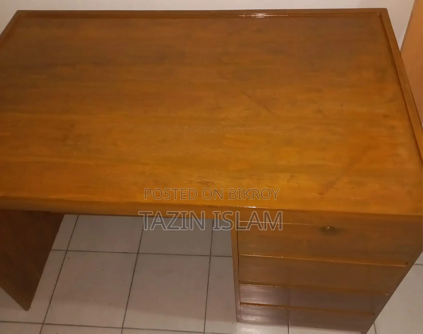 সেগুন কাঠের টেবিল
