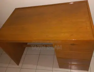 সেগুন কাঠের টেবিল