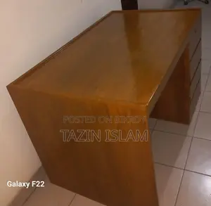 সেগুন কাঠের টেবিল