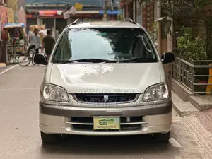 Toyota Raum 1999 Silver