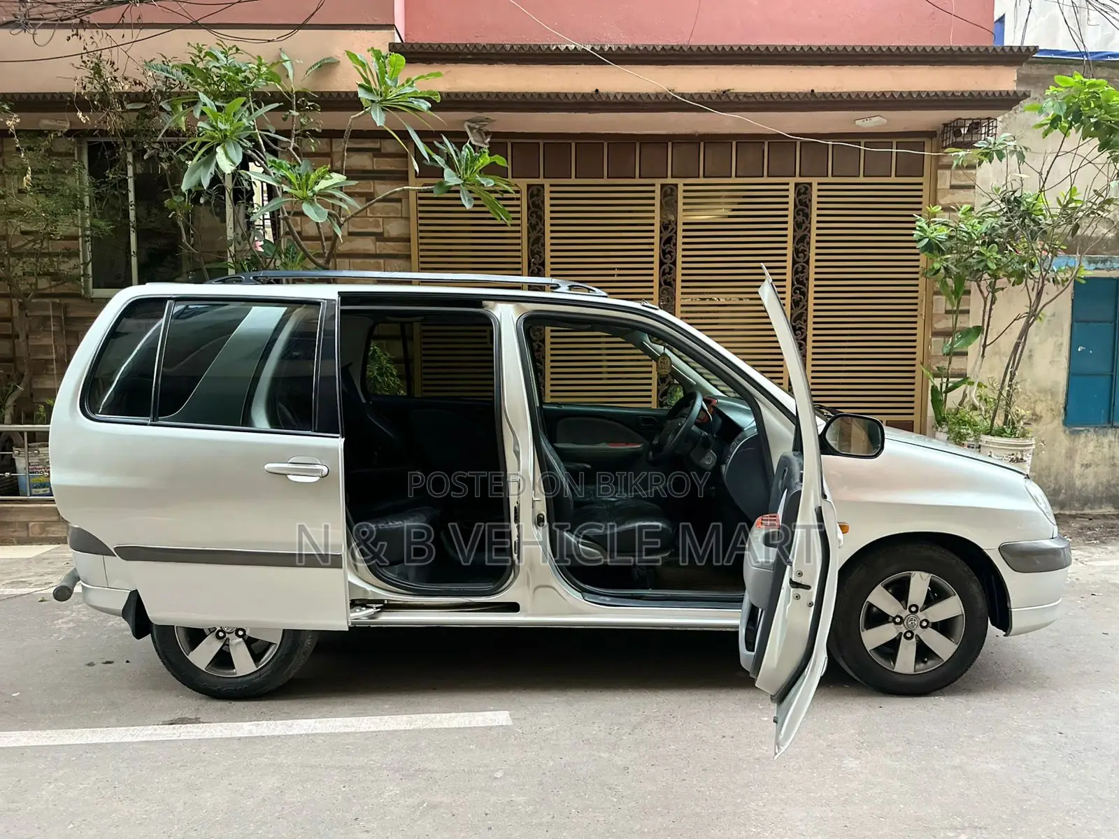 Toyota Raum 1999 Silver