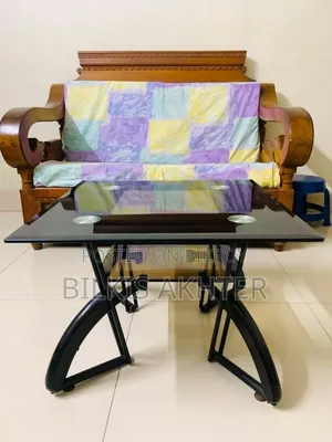 সুন্দর একটি টি টেবিল