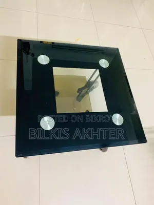 সুন্দর একটি টি টেবিল