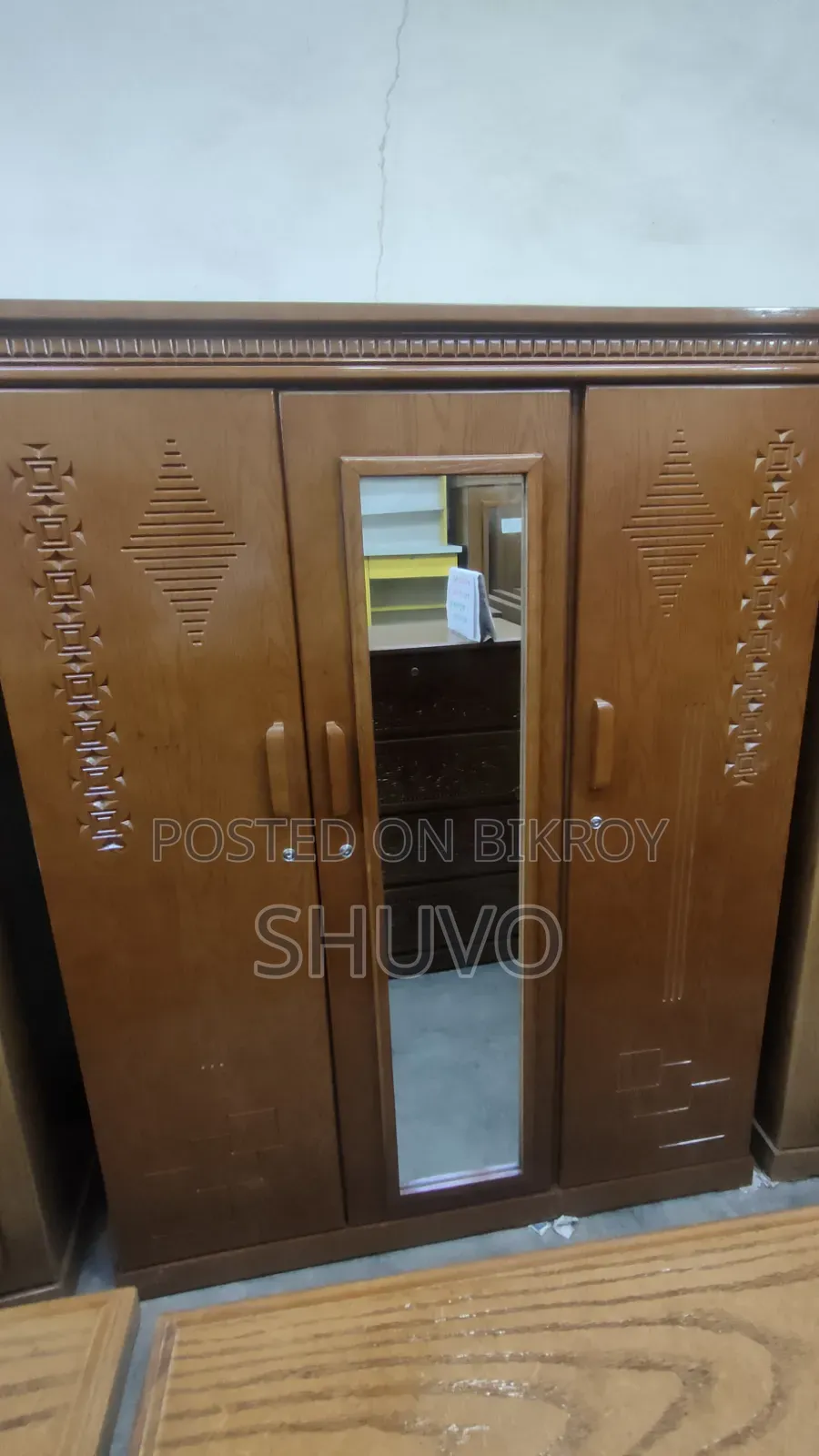 Benier Canadian Process Wood Almari