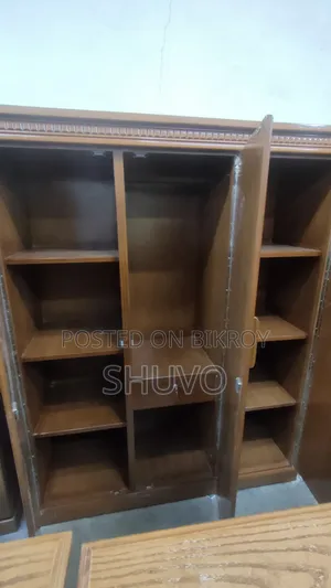 Benier Canadian Process Wood Almari