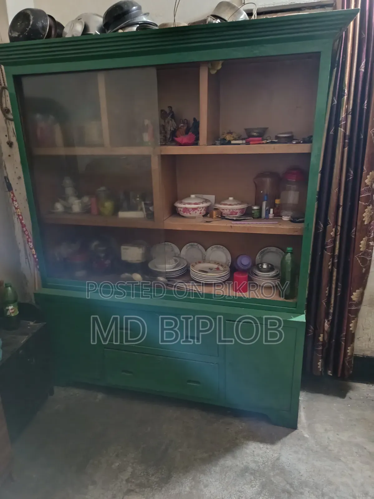 High-Quality Steel Wall Showcase