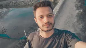 কাপড়ের শোরুমের জন্য স্টাফ লাগবে