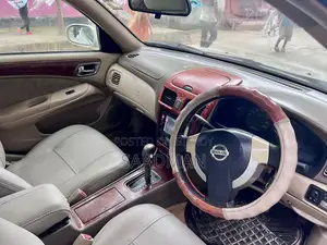 Nissan Bluebird Sylphy Automatic 2004 Pearl