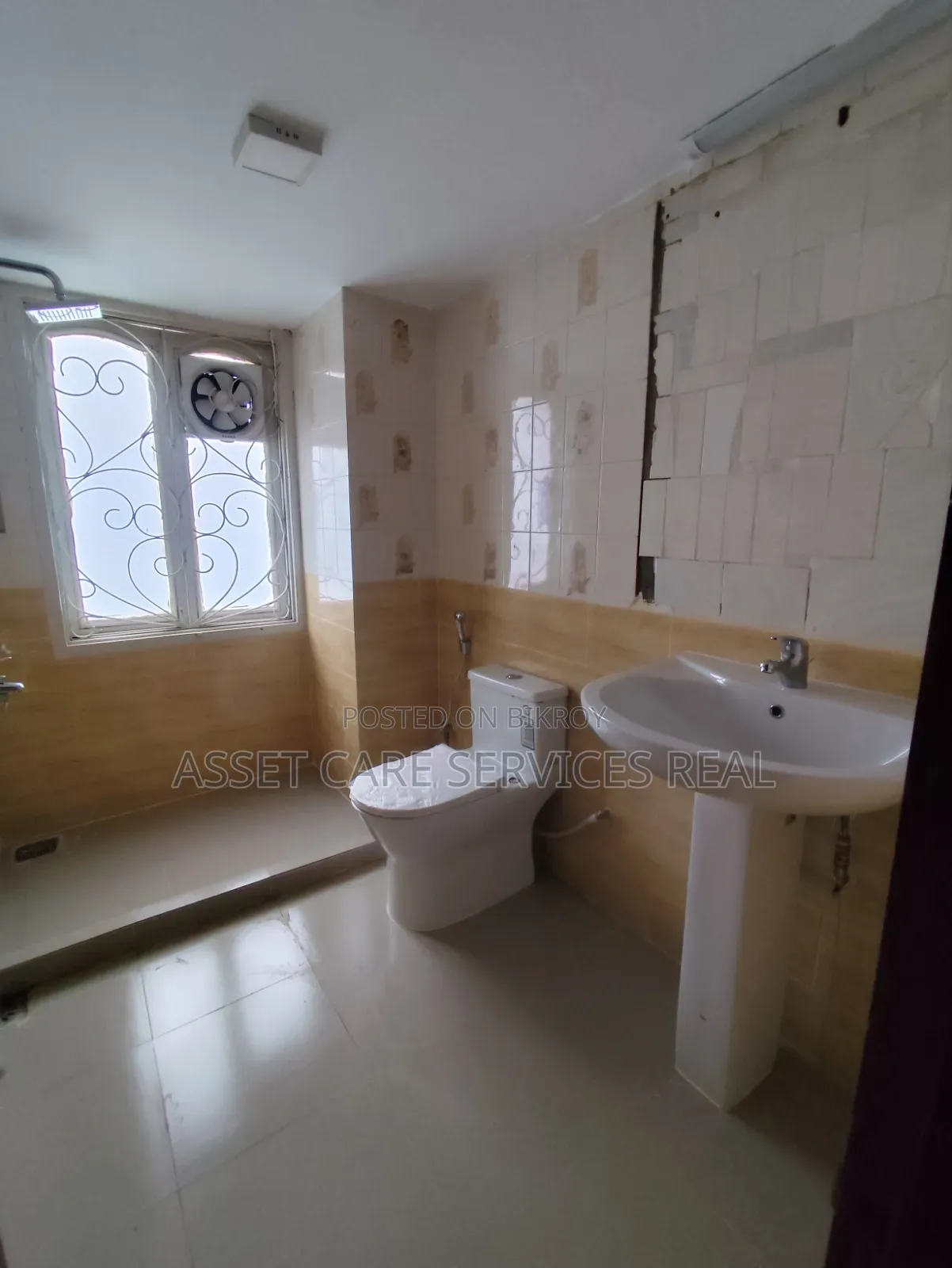 4 Bedroom Apartment in Baridhara for rent