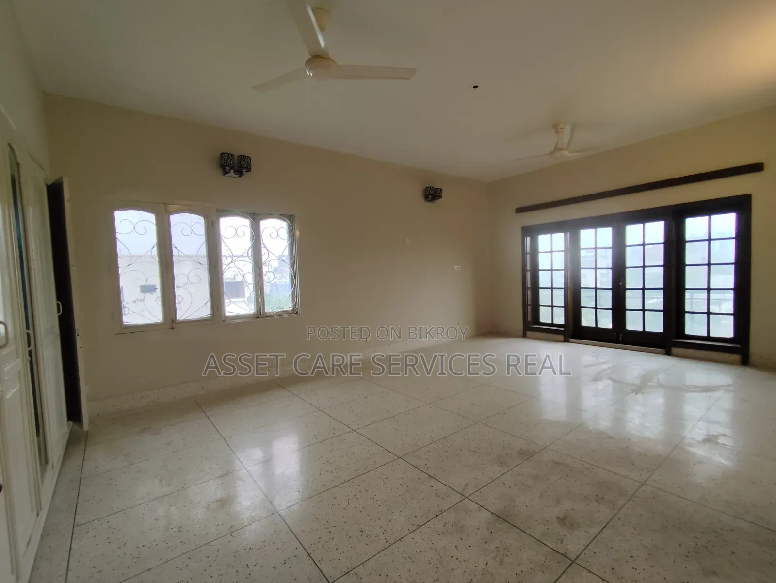 4 Bedroom Apartment in Baridhara for rent