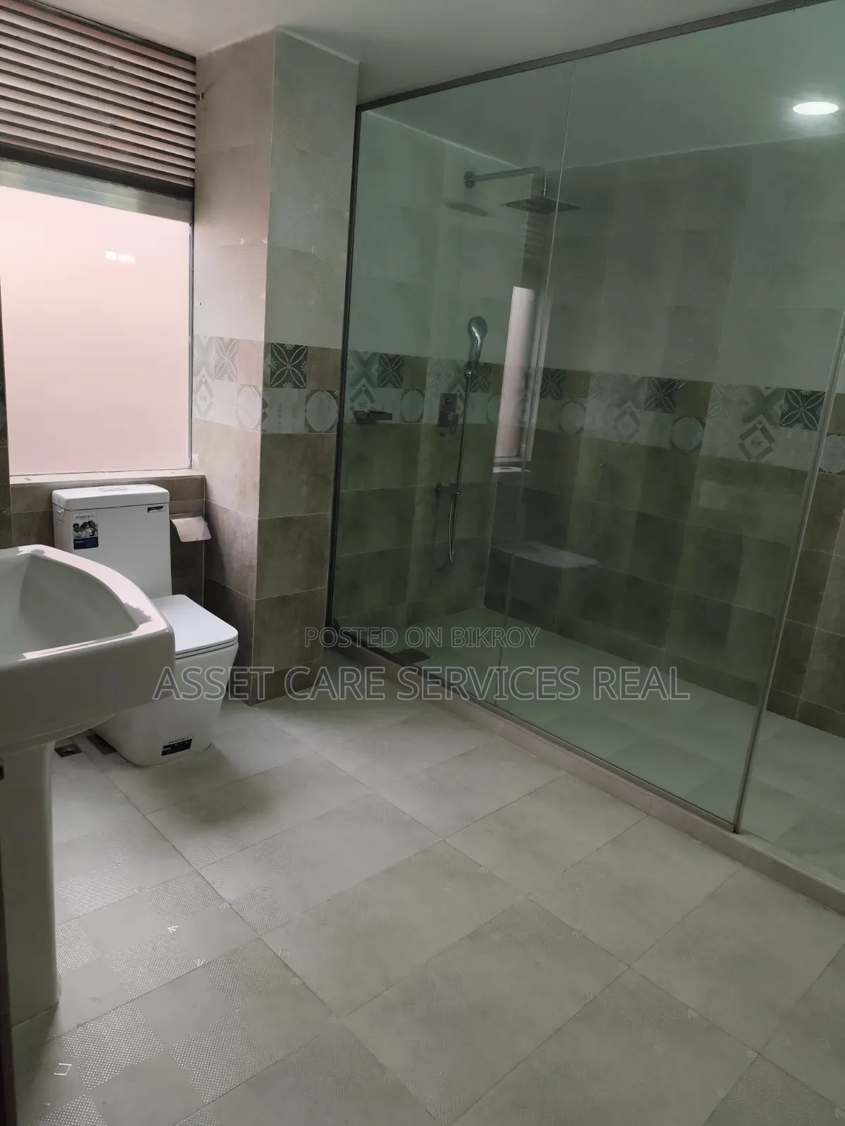 4-Bedroom Duplex in Baridhara for rent