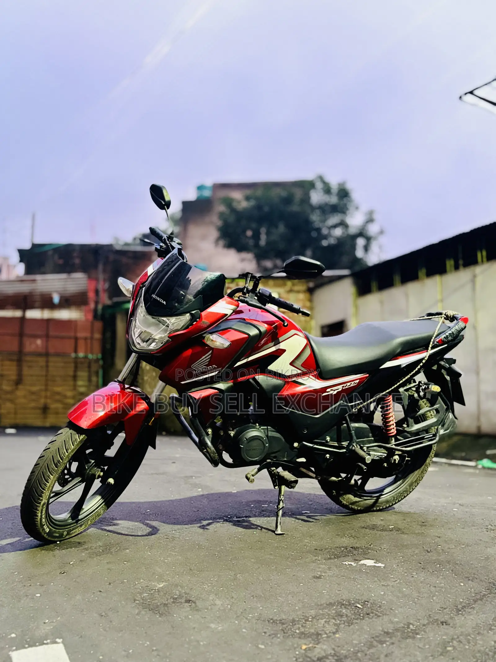 হোন্ডা ২০২৪ লাল