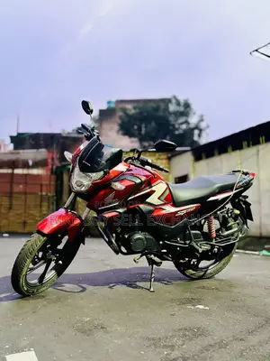 হোন্ডা ২০২৪ লাল