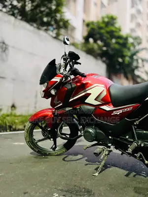 হোন্ডা ২০২৪ লাল
