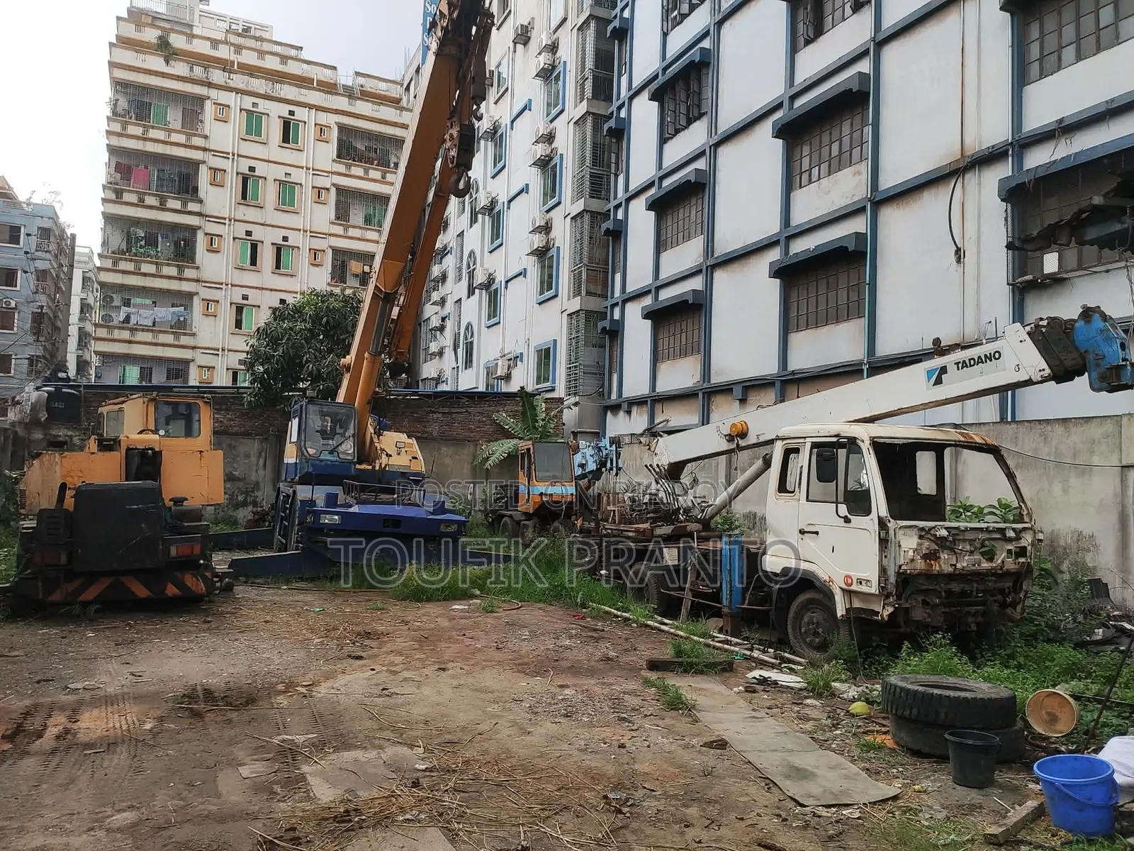 ২৫ টন ক্রেন