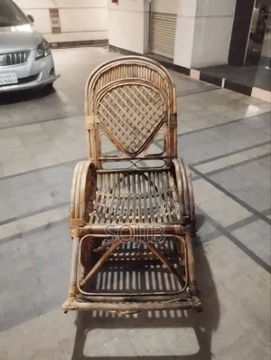 A very beautiful chair, anyone who wants can take it