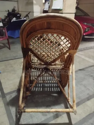 A very beautiful chair, anyone who wants can take it