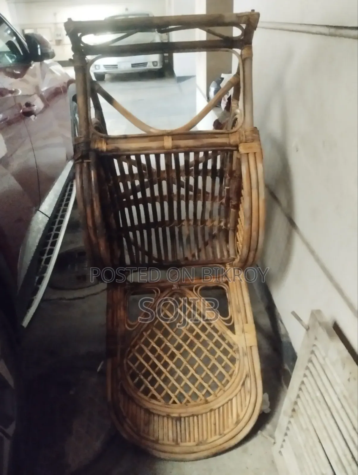 A very beautiful chair, anyone who wants can take it
