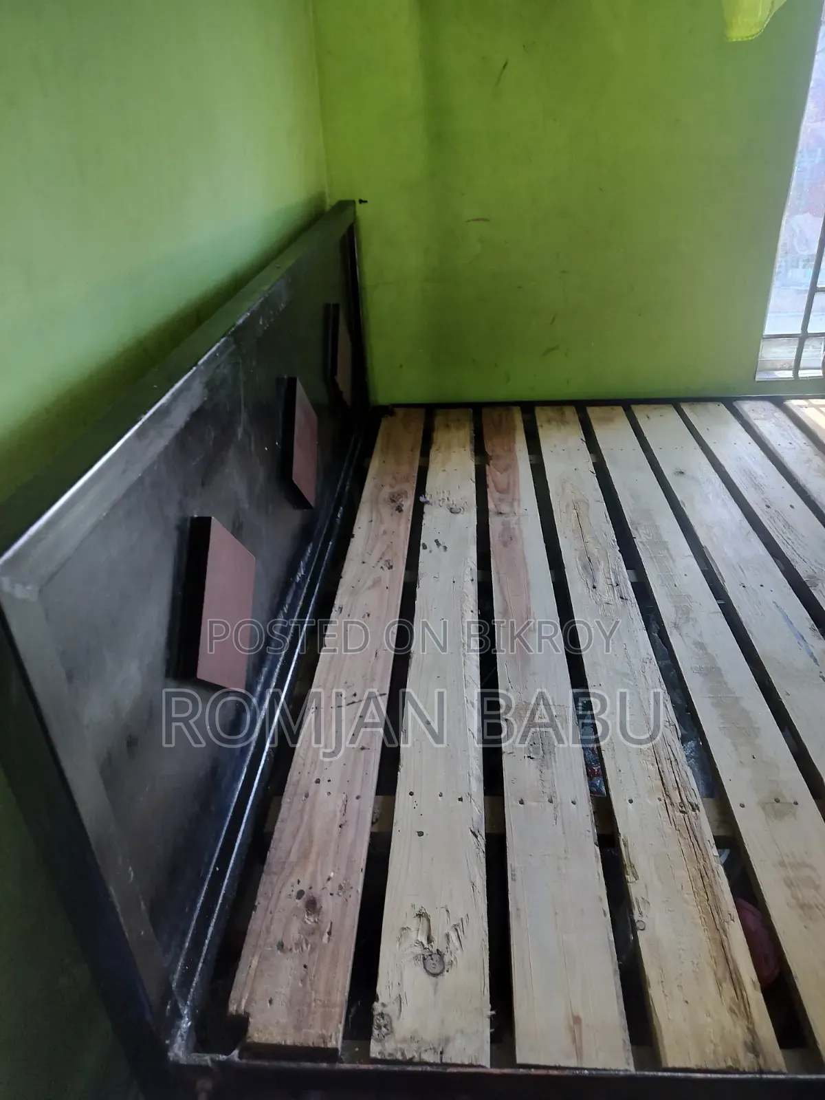 একটি ২ বেডের লোহার খাট বিক্রি হবে।