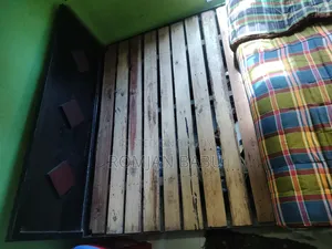 একটি ২ বেডের লোহার খাট বিক্রি হবে।