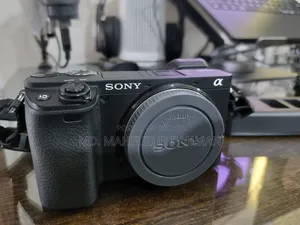 Sony A6400 মিররলেস ক্যামেরা কিট লেন্স + ৪টি ব্যাটারি সহ