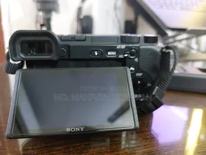 Sony A6400 Mirrorless Camera With Kit Lens + 4 Battery