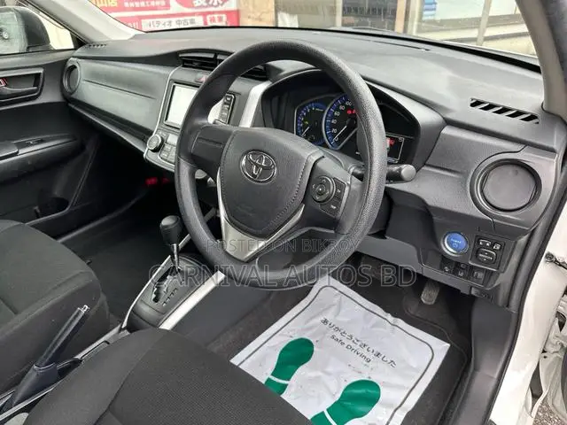Toyota Corolla Fielder 1.5 Hybrid FWD 2021 Pearl