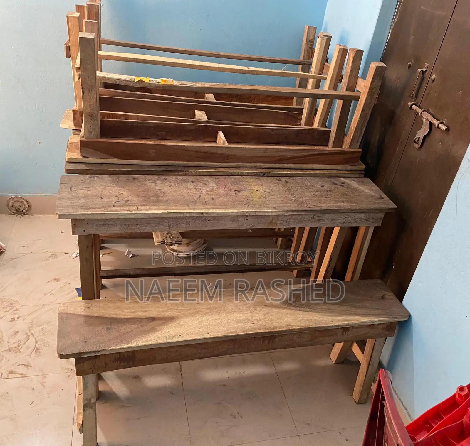 ৪ জোড়া বেঞ্চ জরুরি বিক্রয়ের জন্য