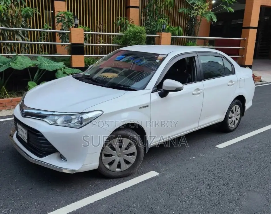 Toyota Axio 1.5 Hybrid 2WD 2017 White