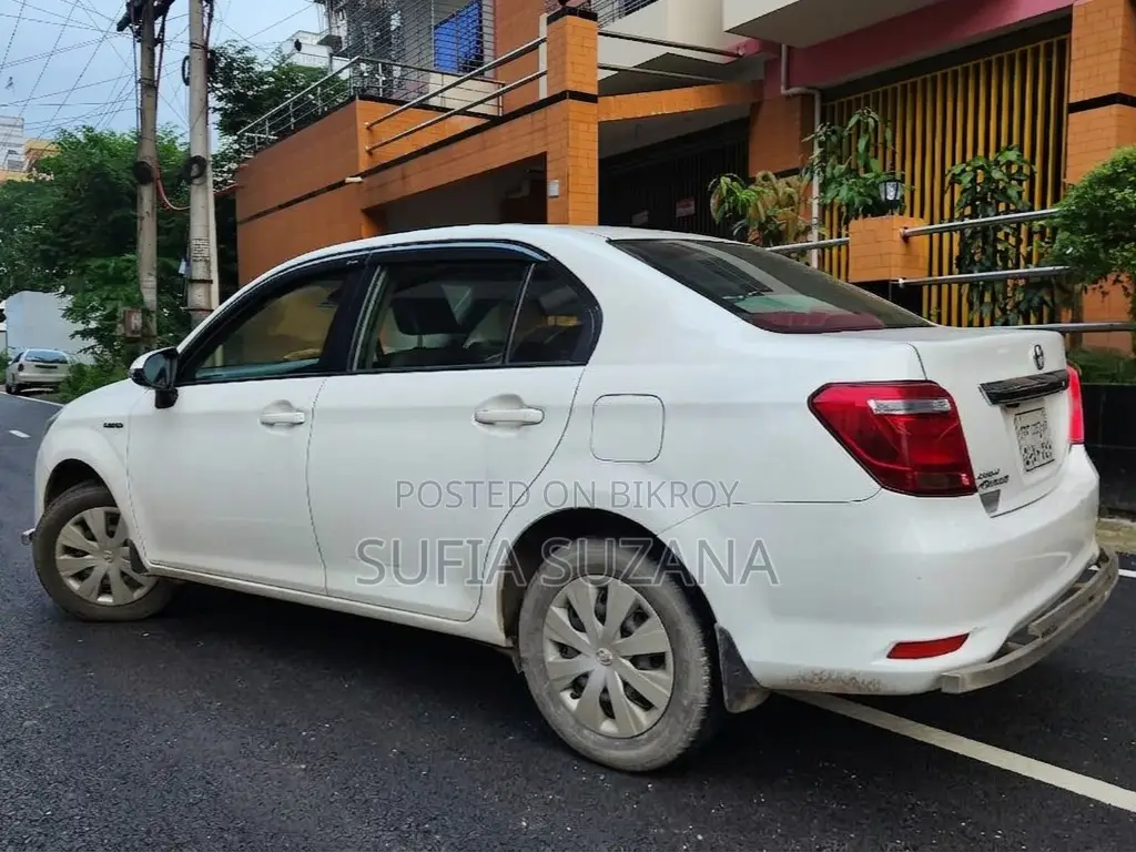 Toyota Axio 1.5 Hybrid 2WD 2017 White