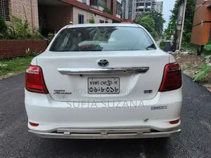 Toyota Axio 1.5 Hybrid 2WD 2017 White