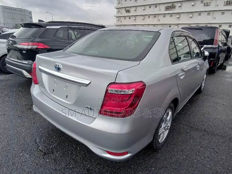Toyota Axio 2021 Silver