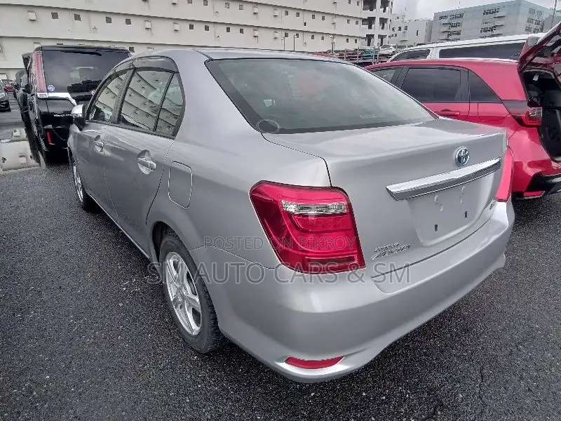 Toyota Axio 2021 Silver