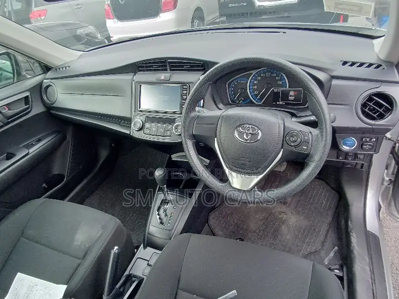Toyota Axio 2021 Silver