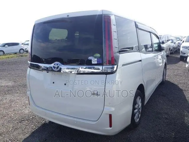 Toyota Noah 2021 Pearl