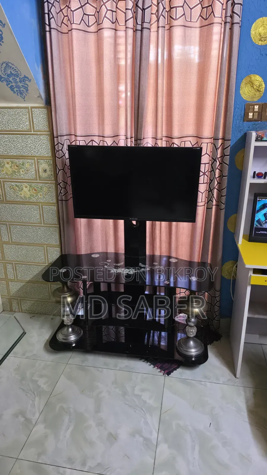 Tv Stand 90% Fresh Condition