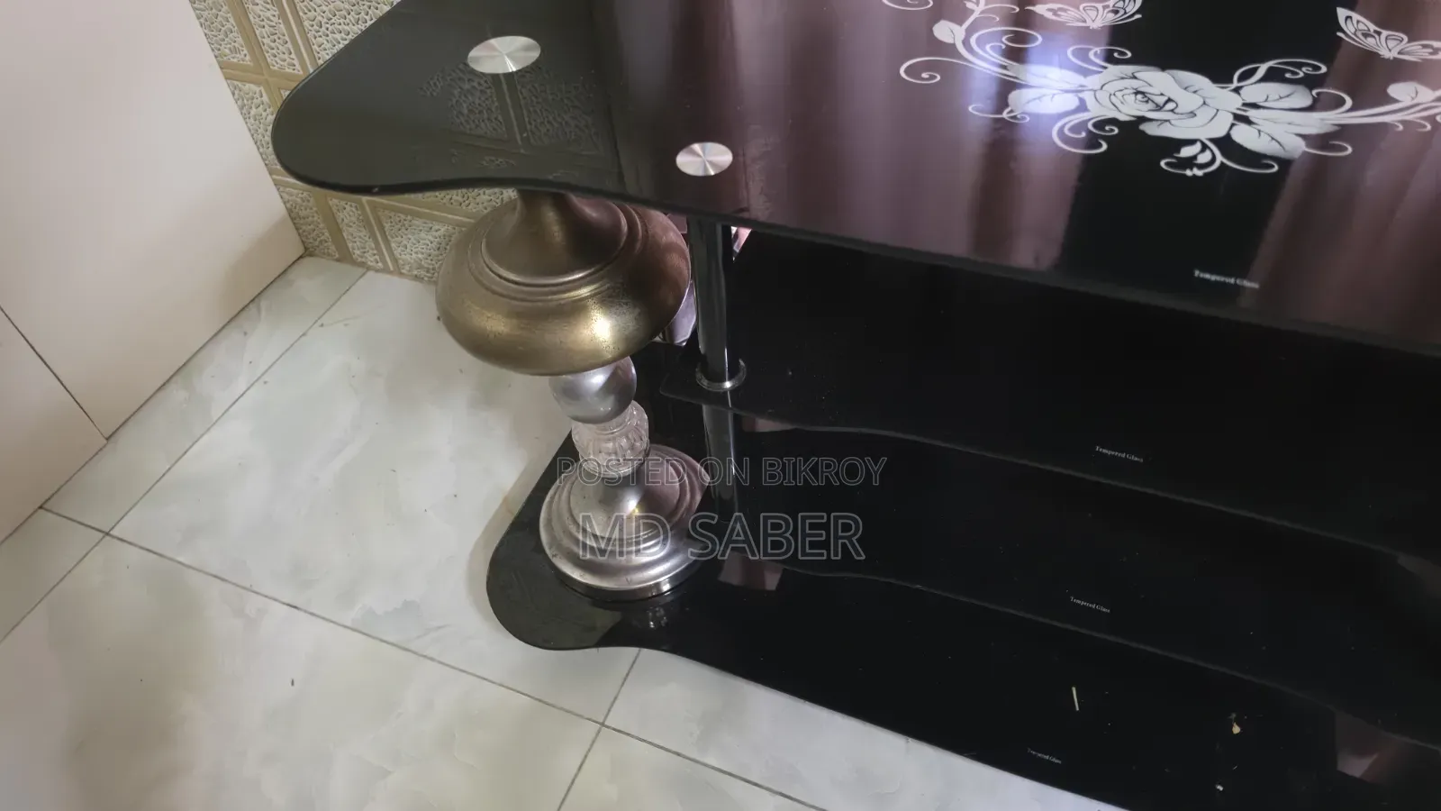 Tv Stand 90% Fresh Condition