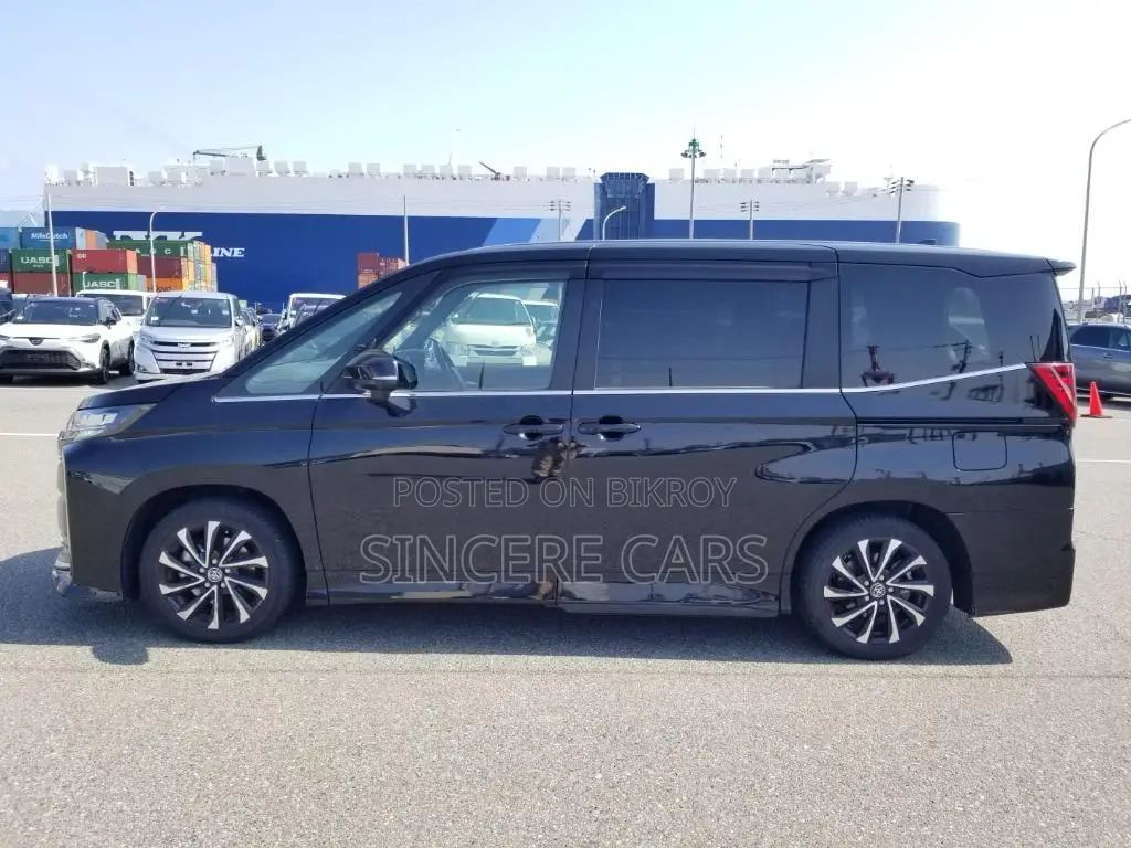 Toyota Noah 2022 Black
