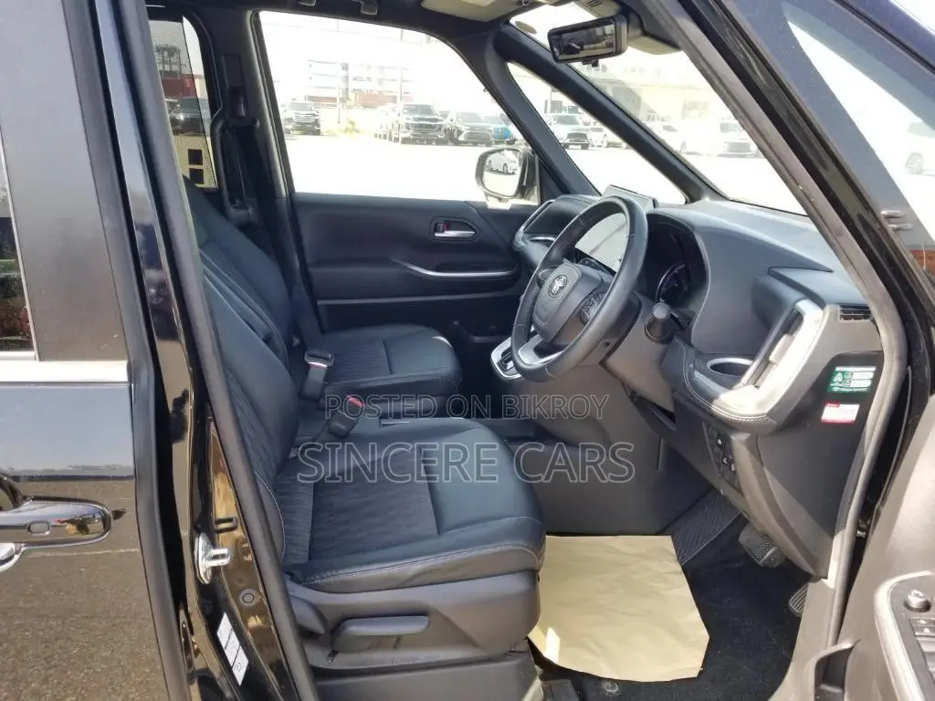 Toyota Noah 2022 Black